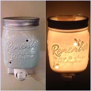 NEW IN BOX Scentsy Mason Jar night light